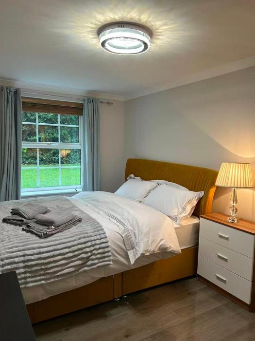 Modern Apartment with Free Parking