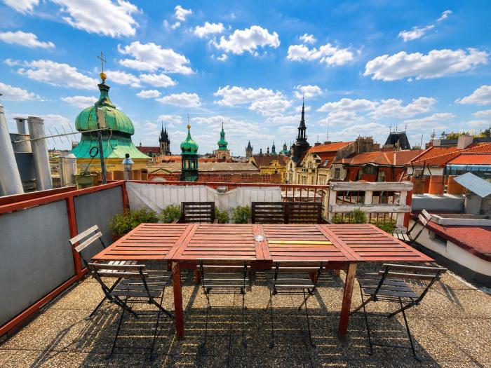Roof Apartment and Parking Assistance