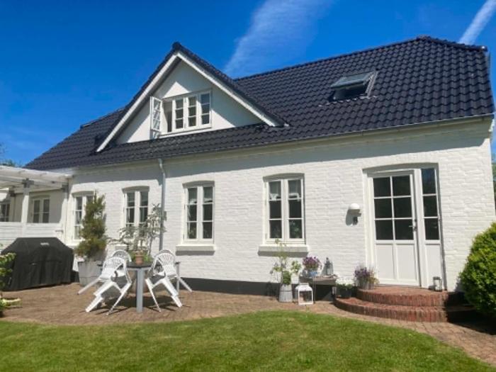 Private country side apartment