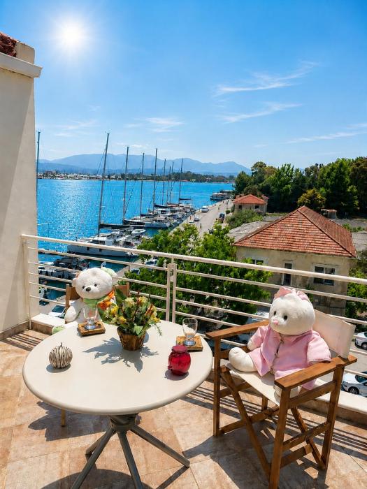 AB Preveza Apartments-15 Meters Over the Sea Attic & Alexanders the Great Executive Suite