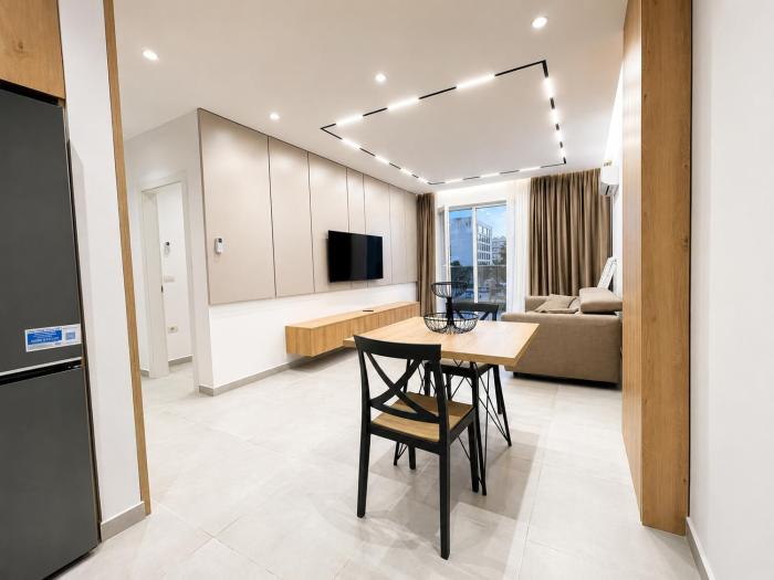 Arons Apartment 206