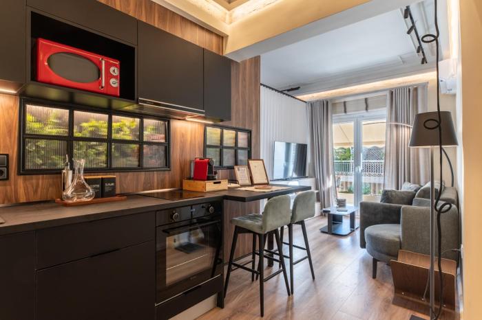 Stylish Apartment-Large Sunny Balcony-Central Pagrati-MARE Luxury Suites B