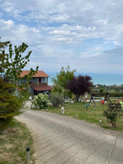 B&B Emilias House