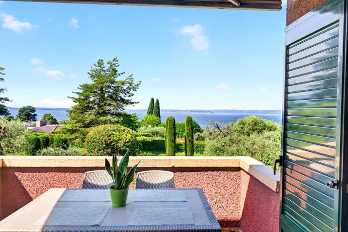 APARTMENTS BLUE VIEW - Residence Casetto Bardolino - Regarda Travel