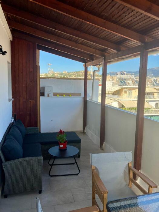 Cloud 6 Penthouse studio with large balcony near Metro