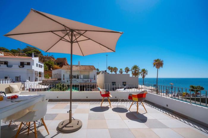 Luxury Sea View Retreat with Cinema & Snooker