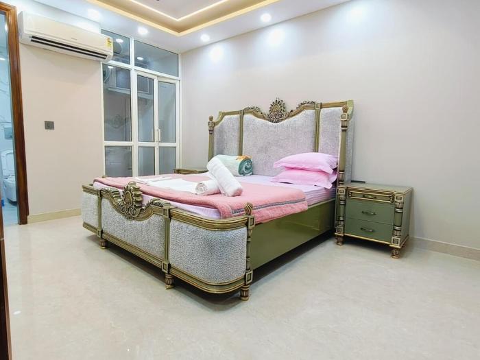 Homlee-Shanti 3BHK-Elevator-Parking-Central DEL