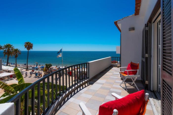 Stunning Sea View Apartment with Balcony
