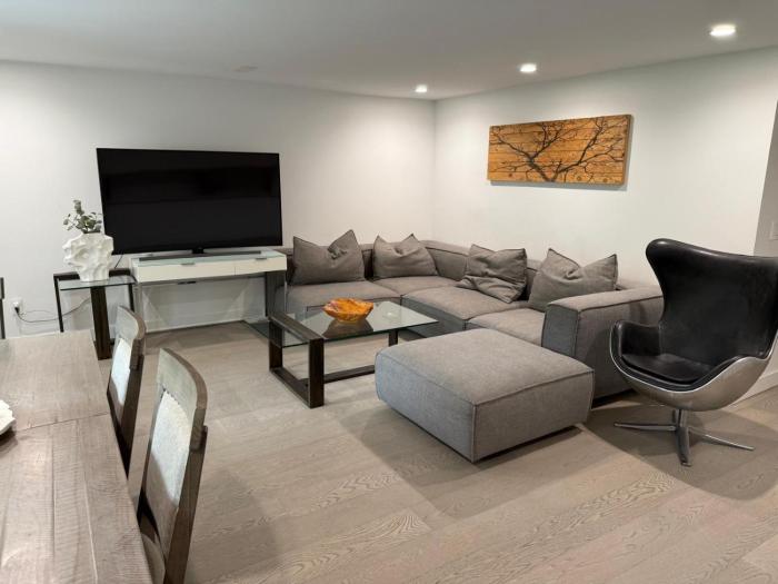 2BDRM-Kitchenette-BBQ-Smart TV-4-5Guest