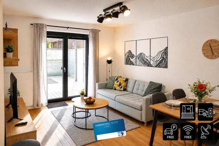 ENJOYHARRACHOV Atraktivní klidné studio 3 v centru Harrachova s parkováním, velkou terasou, Wifi-WLAN, SAT zdarma, možností dobíjení auta, výhledem do zahrady a na romantický kostelík jen 150m od lanovky