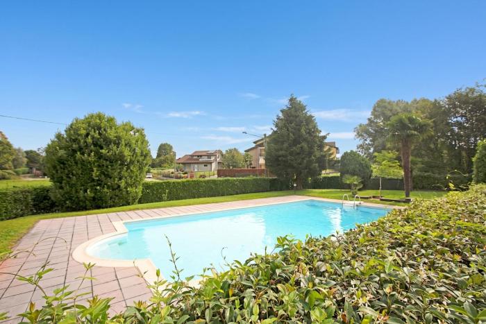 Angera Relax & Pool - Happy Rentals