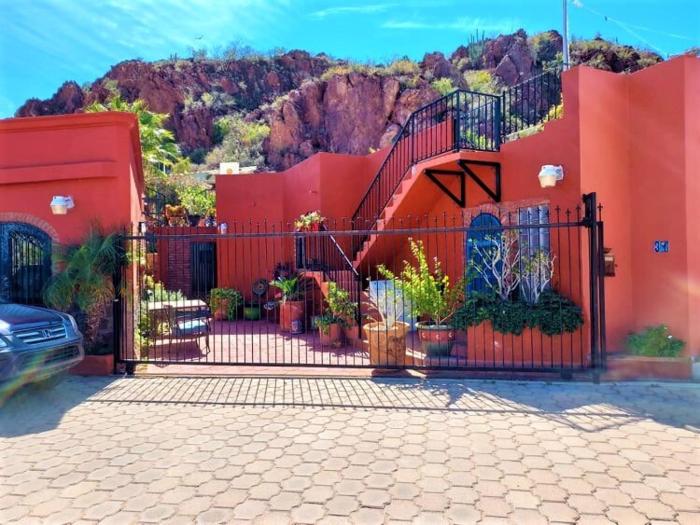 Wonderful Beach House, Best Location in San Carlos