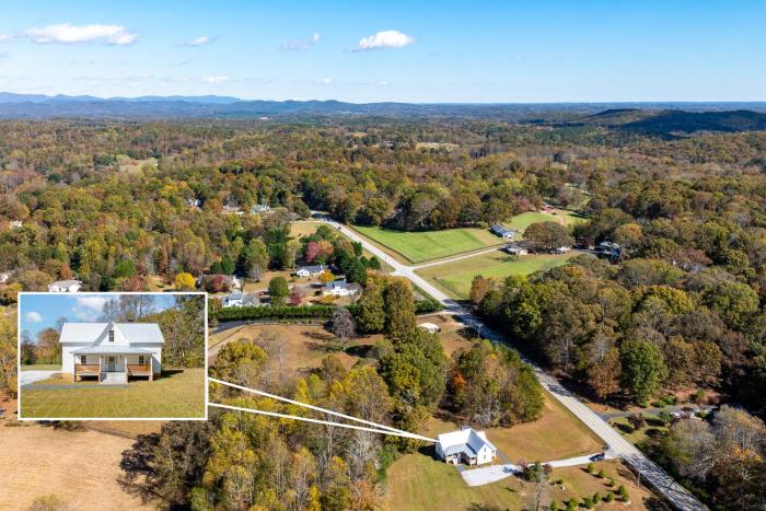 Charming 1800s Farmhouse Near Helen & Wineries