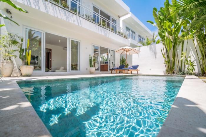 Eleven Villa - Spacious Stay with Huge Pool & Office Space