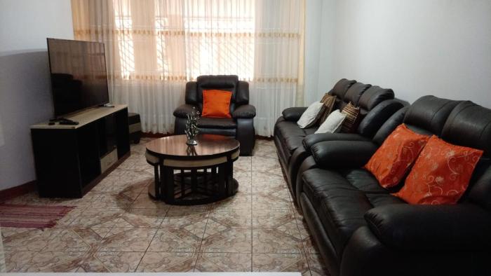 Apartamento Amoblado con Estacionamiento primer piso