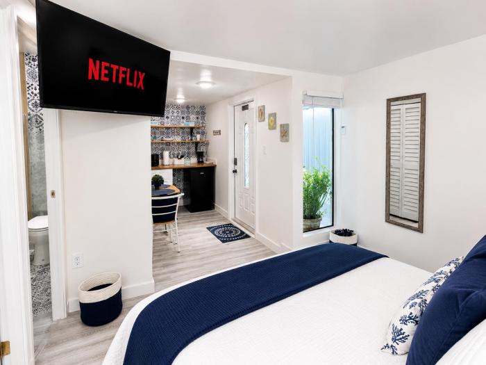 FIFA World Cup, Cozy Studio with Patio, Free Parking