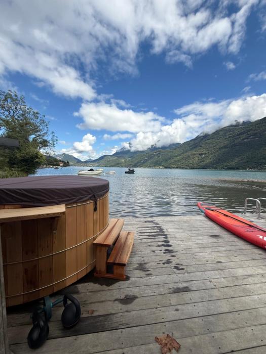 Private Lake Access Waterfront Sauna & Jacuzzi 7 Bedrooms Sleeps 15