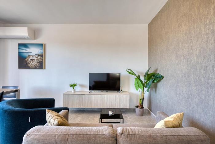 Modern Maisonette with Valley Views KARP1-3