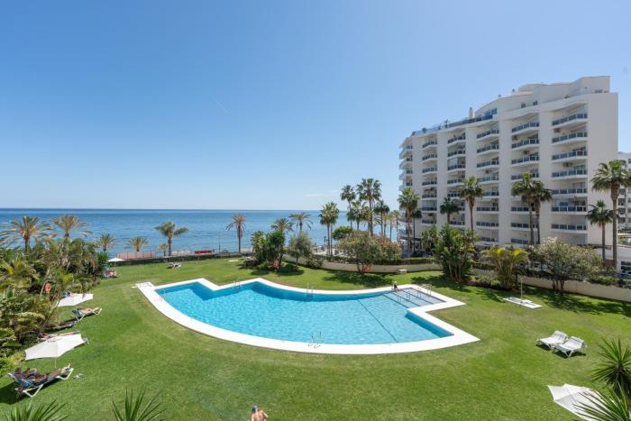 Front line beach apartment 2 bedr