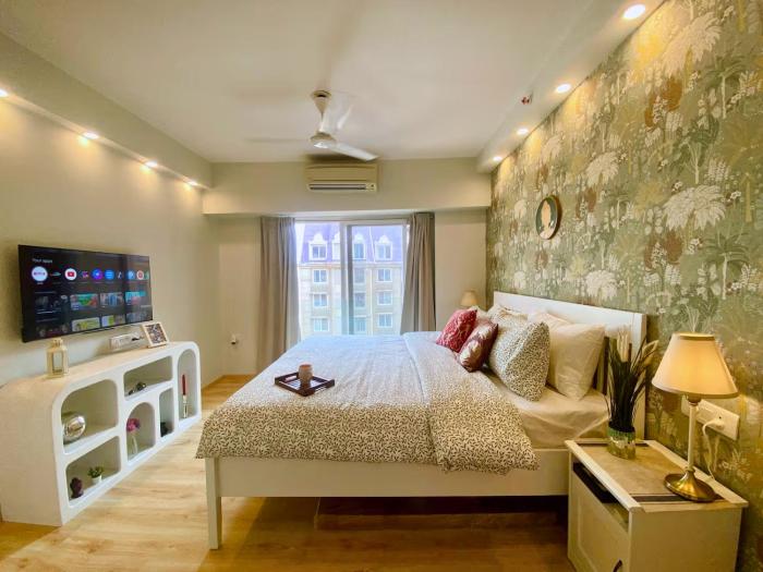 ConnektHomes - 5 Star Luxury 2Bed2Bath Nr Asian Heart BKC - Pool