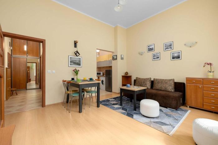 Stylish Apartment for Four Guests Close to the City Center by Noclegi Renters