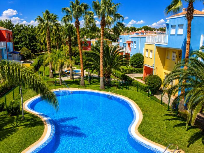 Apartamento Acuarela con piscina y terraza a 1 min de la playa Les Deveses