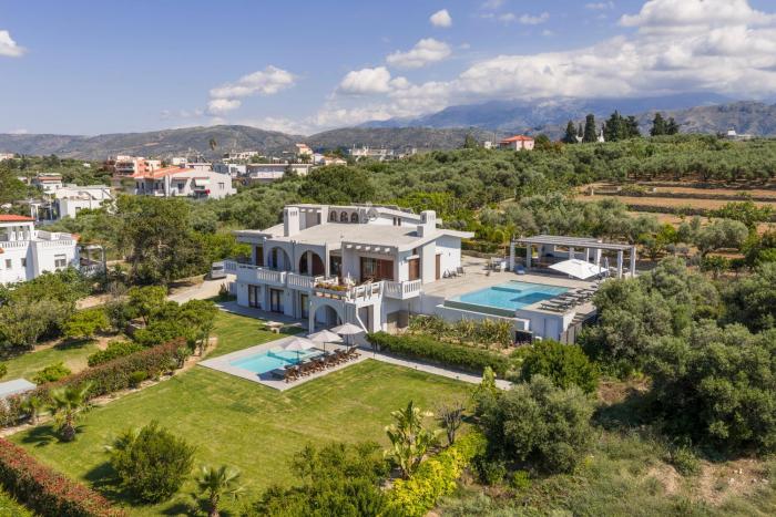 Azatis Luxury Villa