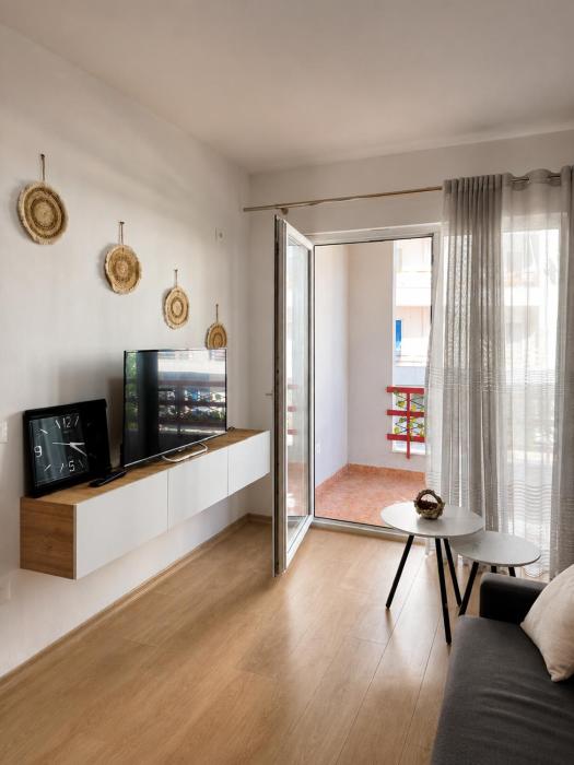 Cozy Escape Apartment Golem
