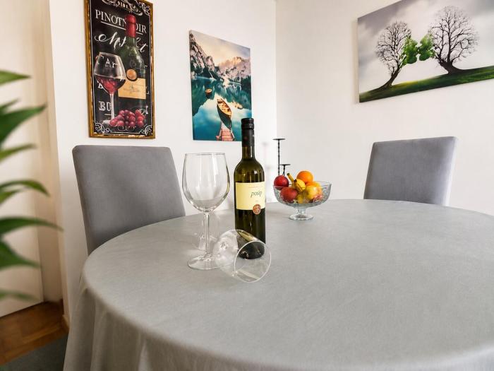 Apartman Mira Zadar-Spacious 3-Bedroom Apartment near Beach & Old Town