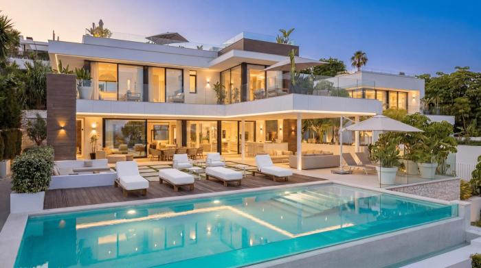 VACATION MARBELLA I Villa Almost Heaven, Private Heated Pool, Prime Location Golf Valley, Minutes to Puerto Banus, Hot Tub, GYM, World-Class Dining