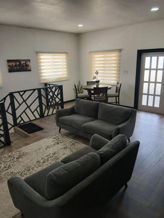 Spacious 2-BR, Bright & Private Top Floor Retreat - Portmore Pines