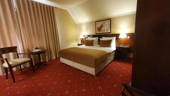 GARDEN Club - Hotel - FREE Private Parking