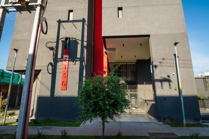 Studio Next to Metro & Mall