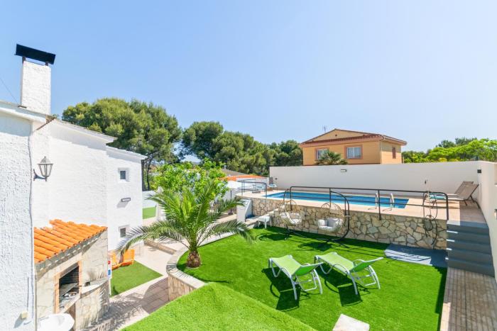 Villa con Piscina Privada y Vistas al Garraf cerca de Sitges