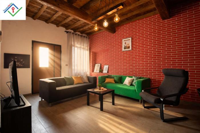 Casa a Firenze - 7 Ospiti, 3 Camere, 2 Bagni, Cucina, Soggiorno, WiFi Free, Parcheggi Free