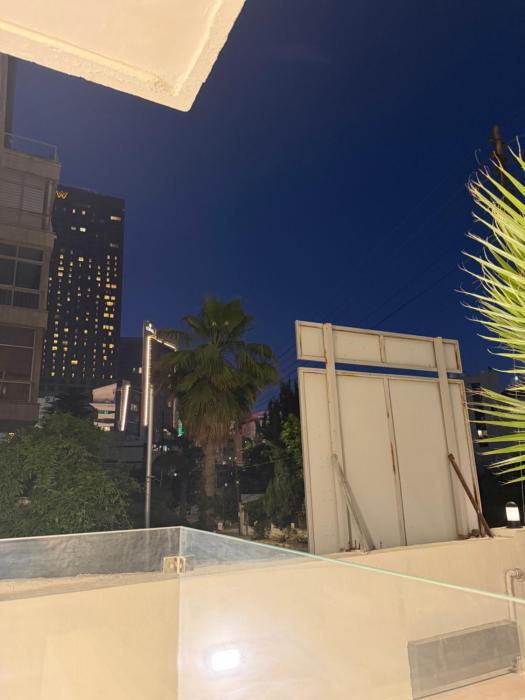 001 JRE apartment with stunning boulevard veiw