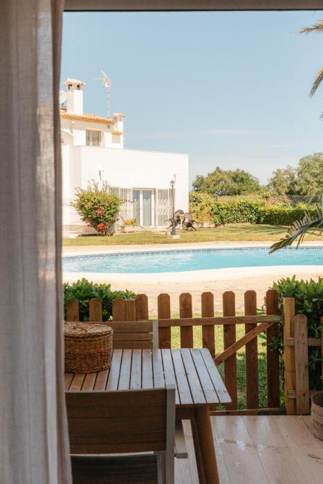 First Line with Pool, Ideal for Families