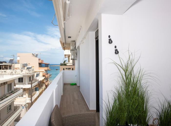 Sea Breeze - 10 steps away from Nea Chora Beach