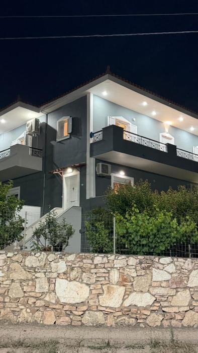 Leonoras Apartment