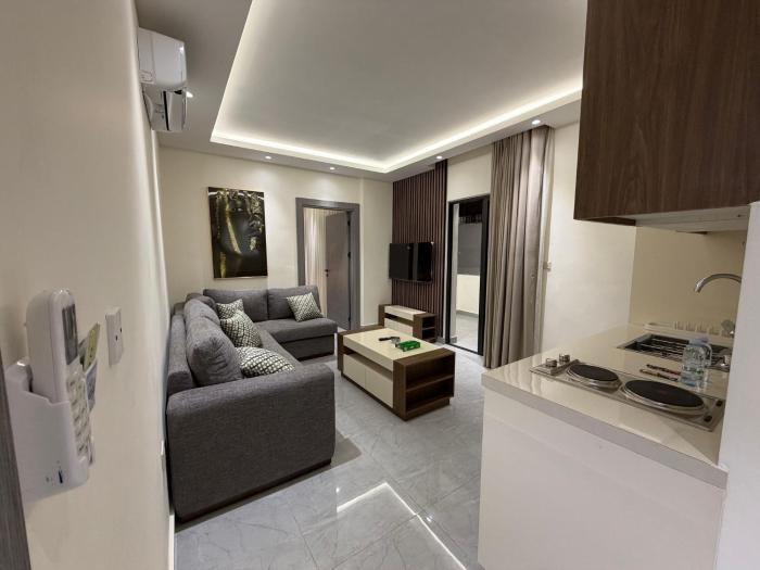 002 JRE apartment with stunning boulevard veiw