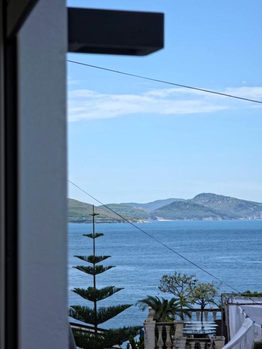 Port Side Central Apartment