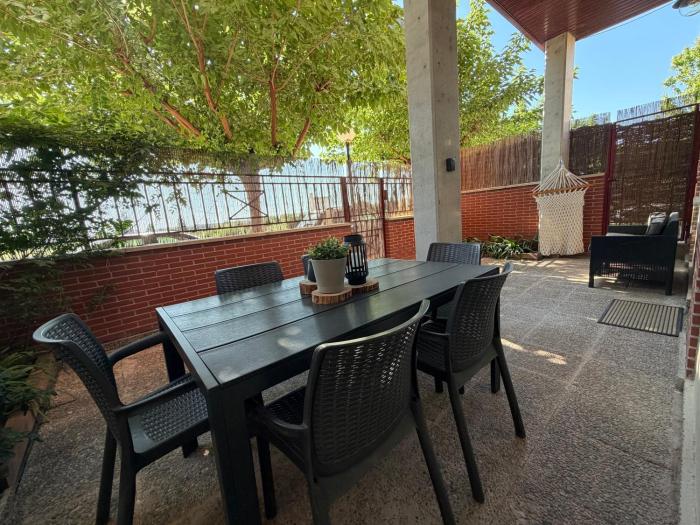 Melgars Place, Bajo con terraza