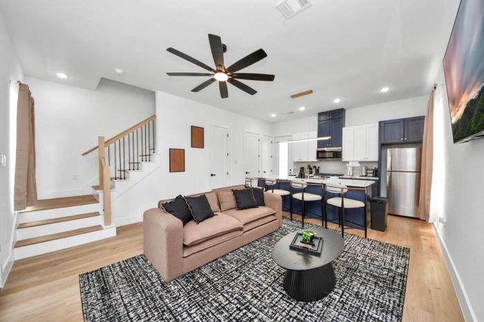 Spacious 4BR Combo Near NRG Downtown