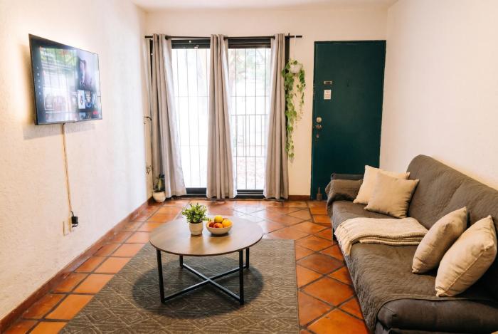 Cuatro baños y medio, patio propio, para 11