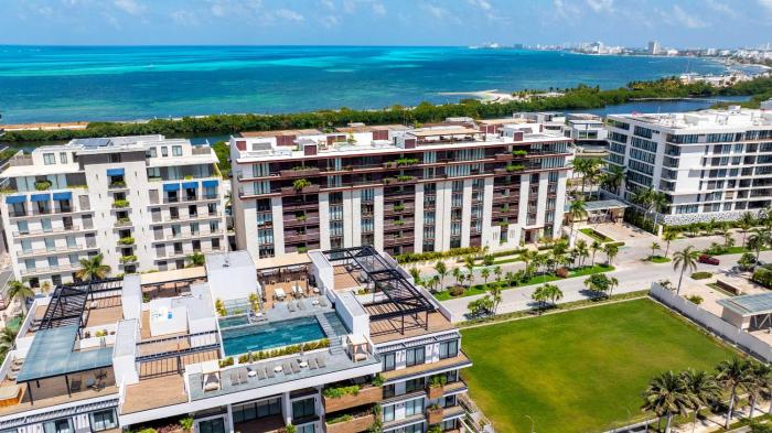 Luxury 3BR Penthouse with Private Rooftop