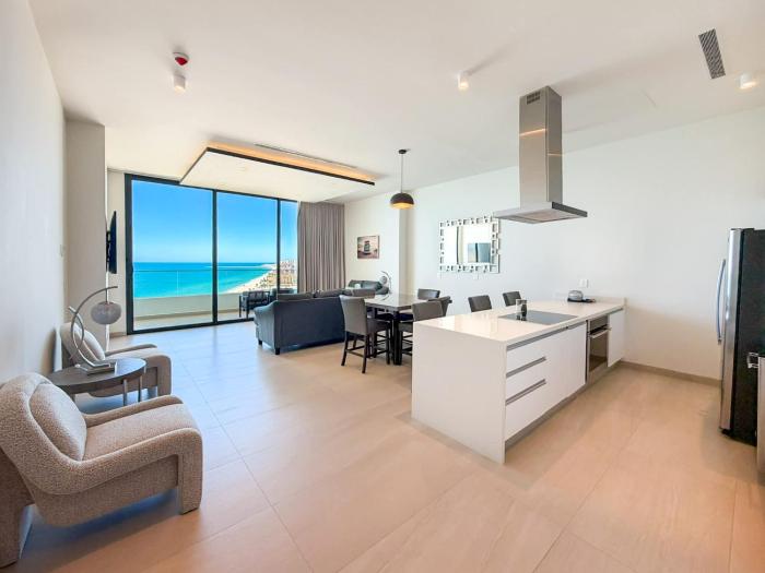 Beachfront 1BR High-Floor Panoramic Views