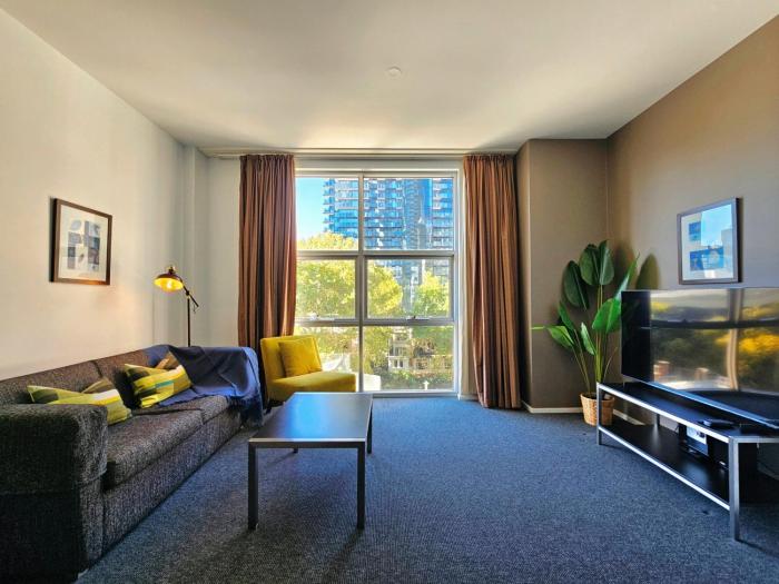 Stylish City Pad Over Collins with Study Desk