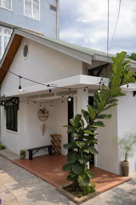 Shinki - a small house nestled in the middle of the city