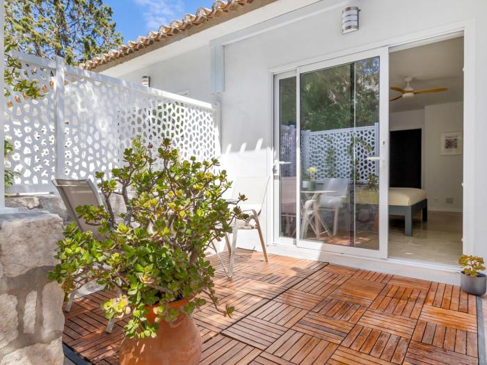 Luxury Ensuite Studio at Coastal Estate