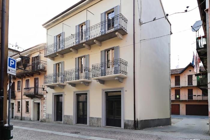 Palazzotto Manzoni Civico 6, in centro a due passi dal lago